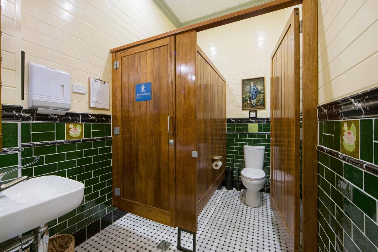 The Old Bank Gladstone Licensed Restaurant & Boutique Accommodation Hat Head Екстериор снимка